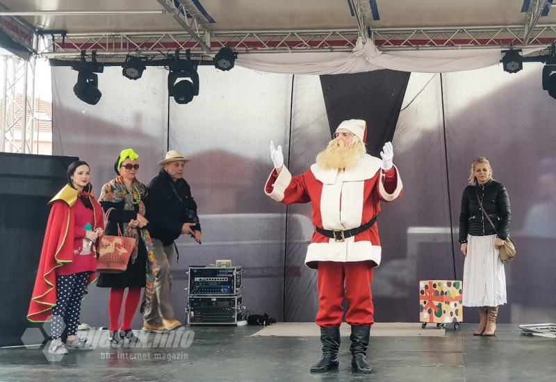 Pozorište lutaka Mostar u Wintervillu izvelo predstavu 'Dolazi Djeda Mraz'